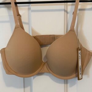 NWT - Skims Fits Everybody T-Shirt Bra - 34B - Shade: Clay - Lightweight